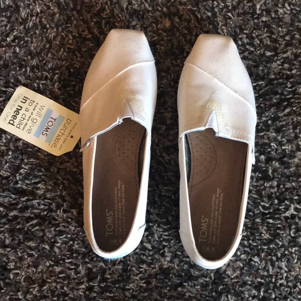 NWT Women’s Classics White Glitter Toms 8.5